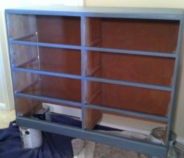 Blue Dresser Makeover with Rustic Hardware! Take a look at how I transformed an old pink dresser using blue paint and rustic hardware. UpcycledTreasures.com