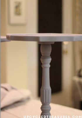 Have plant stands that aren't in the best shape? Check out these detailed updated DIY stenciled plant stands! UpcycledTreasures.com