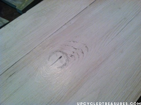 Looking for something to make for your home? Check out how easy it is to make a DIY wood sign and rope candle holders! UpcycledTreasures.com