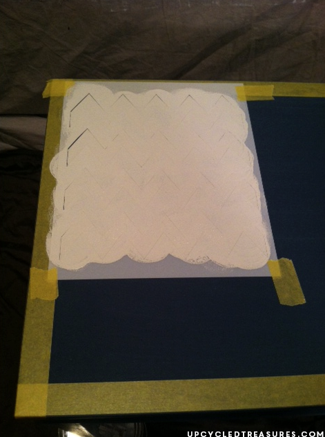 A thrifted side table gets a makeover using navy DIY chalk paint and a chevron stencil! Chevron Accent Table with DIY chalk paint. UpcycledTreasures.com