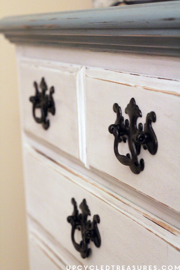 Oh My Goodness! If you are looking to add a coastal feel to your home you have to check out this DIY Coastal Cottage Dresser! UpcycledTreasures.com