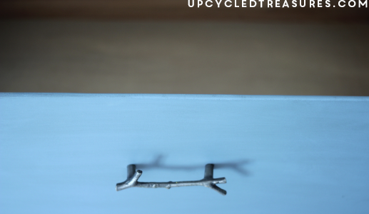 Blue Dresser Makeover with Rustic Hardware! Take a look at how I transformed an old pink dresser using blue paint and rustic hardware. UpcycledTreasures.com