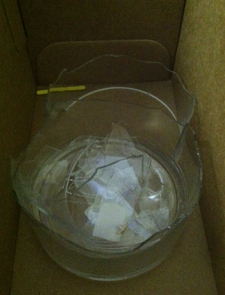 Want to get creative with your living room coffee table? Check out the use of pallets on this Beach Inspired Pallet Coffee Table! UpcycledTreasures.com