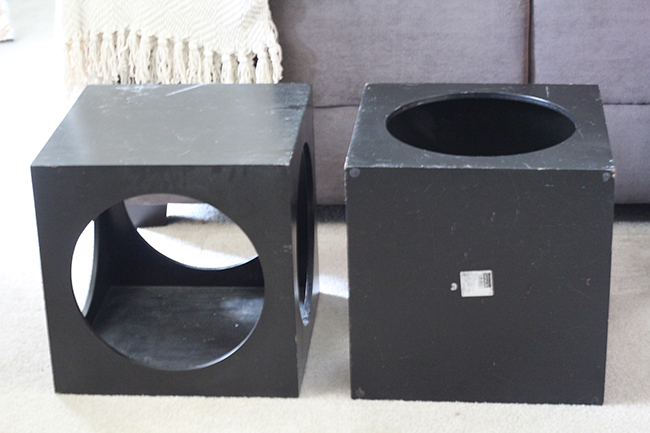 Want to get creative with your living room coffee table? Check out the use of pallets on this Beach Inspired Pallet Coffee Table! UpcycledTreasures.com