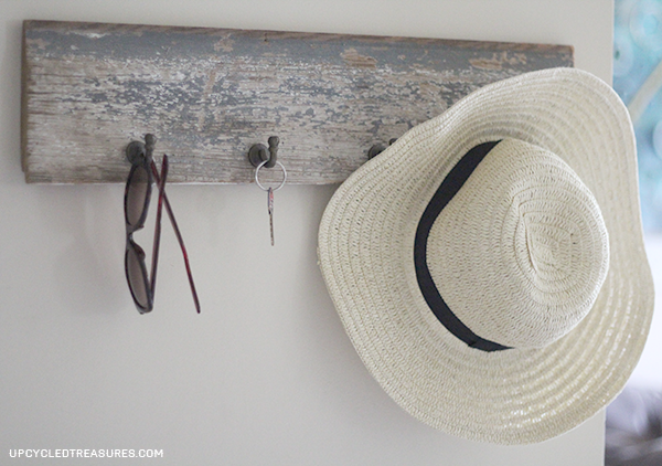 Want to upcycled, but need it to be quick? Check out these 3 easy upcycled projects I recently created to add impact and functionality to our home.