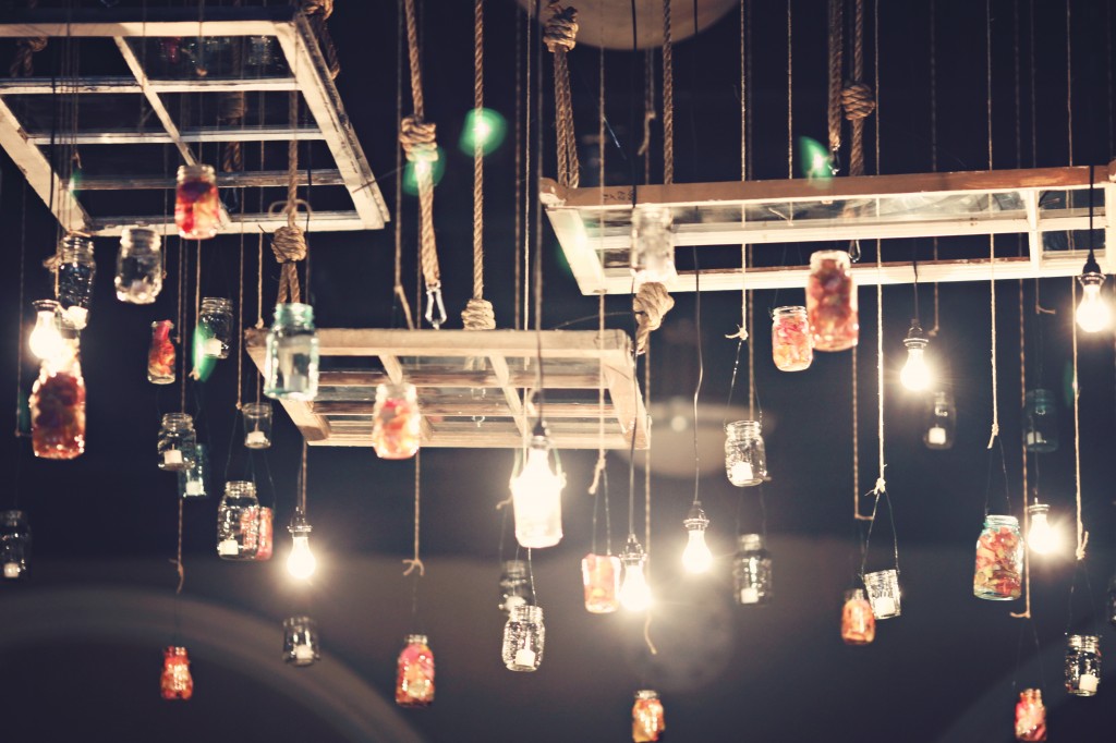 Creative Ways to Light up Mason Jars upcycledtreasures.com