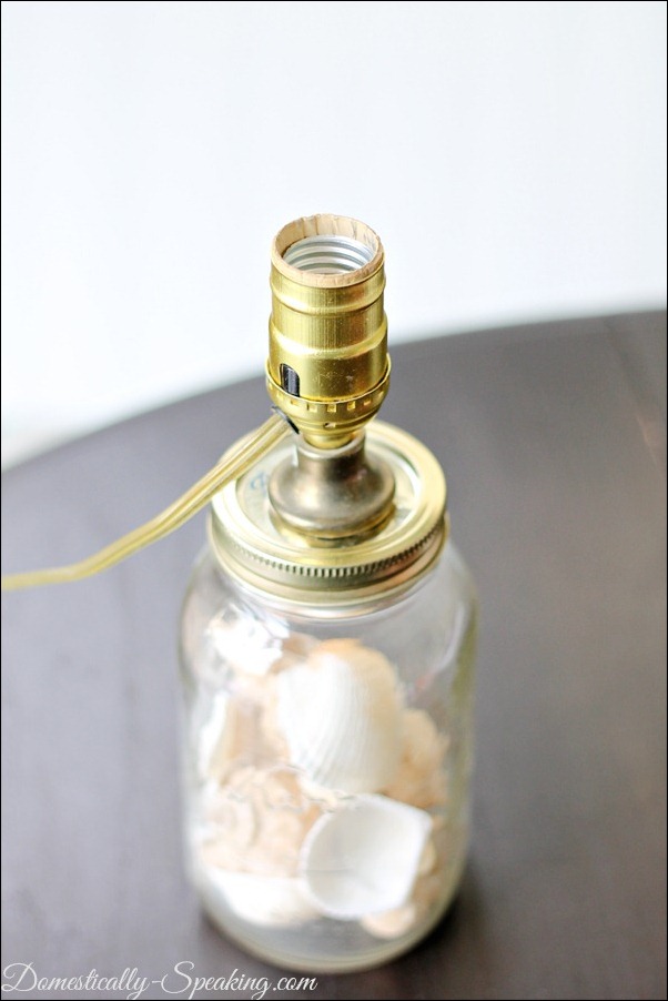 Creative Ways to Light up Mason Jars upcycledtreasures.com