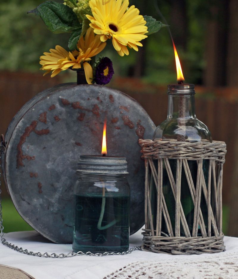 Creative Ways to Light up Mason Jars upcycledtreasures.com