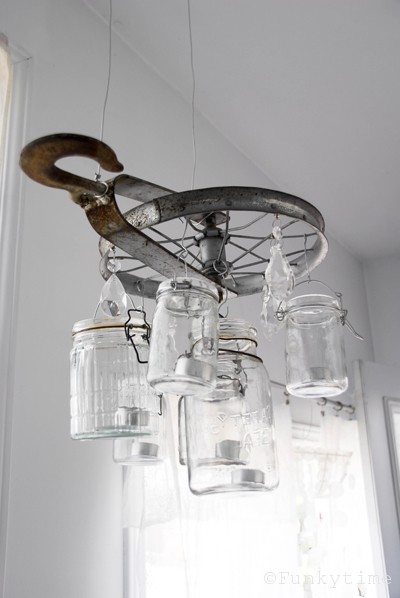 Creative Ways to Light up Mason Jars upcycledtreasures.com