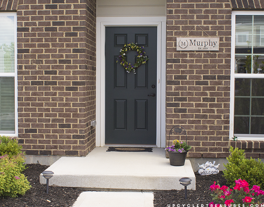 Looking for a thoughtful gift idea? See how easy it is to create this Family Established Monogram Wooden Sign using your Printer! MountainModernLife.com