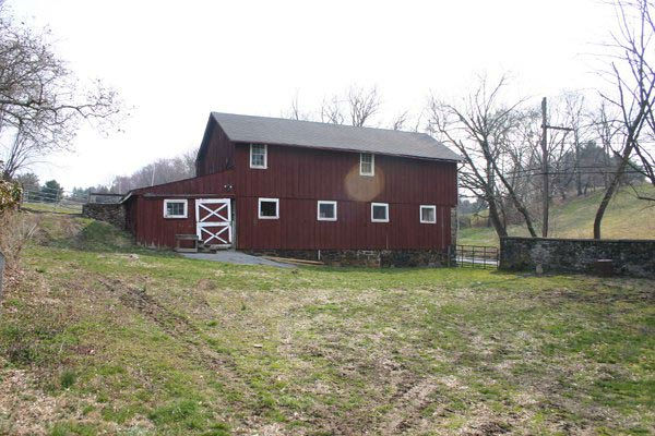 marley_and_me_house_barn