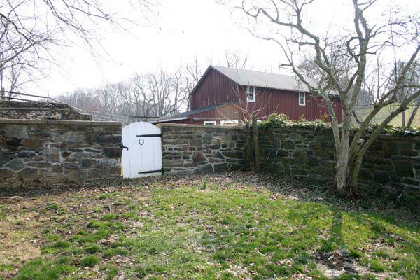 marley_and_me_house_yard