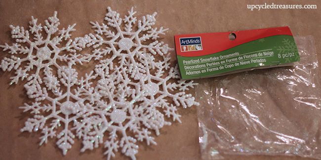 10 DIY Christmas Wreath Ideas - Check out my DIY Nautical Christmas Wreath as well as Christmas Wreath Inspiration from 9 other fantastical bloggers!