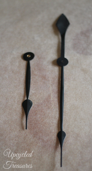 How to Upcycle a Table into a Clock! See how to transform an outdated thrift shop table into something new for a gallery wall! UpcycledTreasures.com