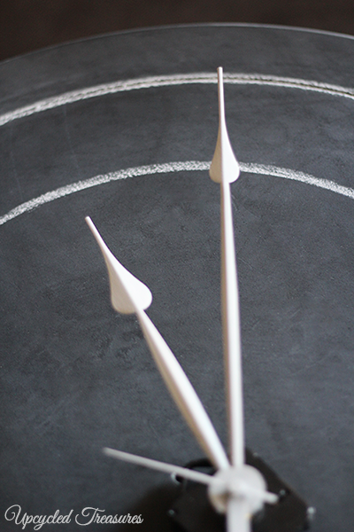 How to Upcycle a Table into a Clock! See how to transform an outdated thrift shop table into something new for a gallery wall! UpcycledTreasures.com