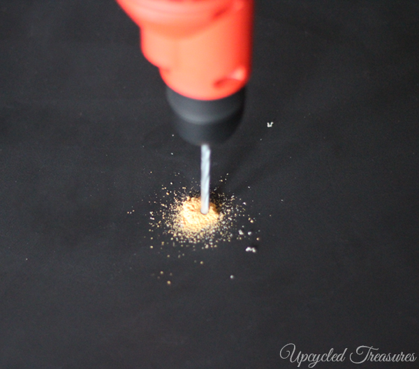 How to Upcycle a Table into a Clock! See how to transform an outdated thrift shop table into something new for a gallery wall! UpcycledTreasures.com