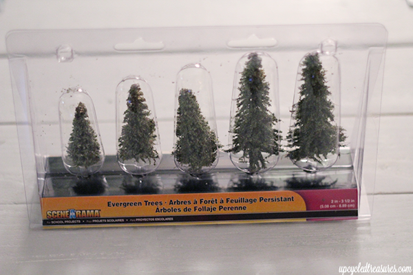 DIY Mason Jar Snow Globes! How to make waterless mason jar snow globes, including a creative and whimsical way to give gift cards! UpcycledTreasures.com