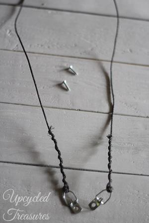 How to Upcycle a Table into a Clock! See how to transform an outdated thrift shop table into something new for a gallery wall! UpcycledTreasures.com