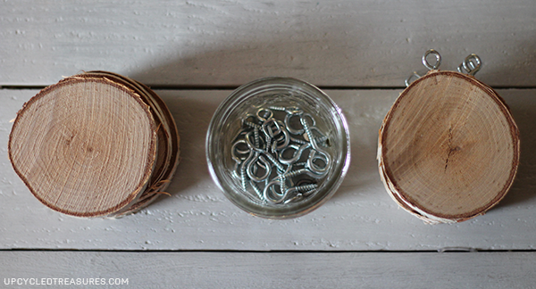 Take a look at how to make your own DIY wood slice Christmas ornaments! Plus FREE Printables to use for easy image transfer! UpcycledTreasures.com