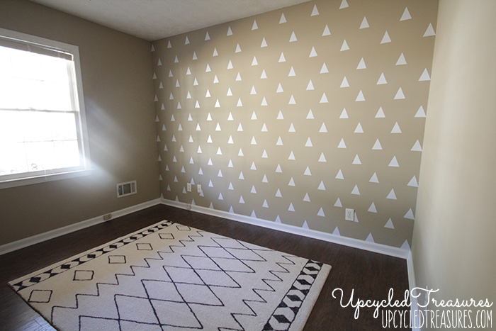 Can you believe this was done using a sharpie? Check out how you can create a DIY Sharpie Rug to match your very own style! UpcycledTreasures.com