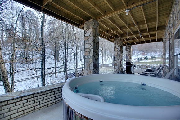 Enter to Win a FREE 2-night stay at Custom Cabin Resort Memory Mountain at Wolf Laurel - UpcycledTreasures.com