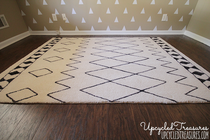 Can you believe this was done using a sharpie? Check out how you can create a DIY Sharpie Rug to match your very own style! UpcycledTreasures.com