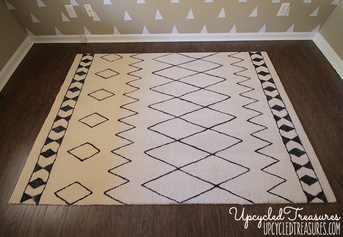 Can you believe this was done using a sharpie? Check out how you can create a DIY Sharpie Rug to match your very own style! UpcycledTreasures.com
