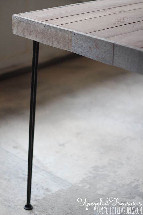 Take a look at this awesome DIY Rustic Industrial Desk using thrifted hairpin legs and upcycled pallet wood! UpcycledTreasures.com