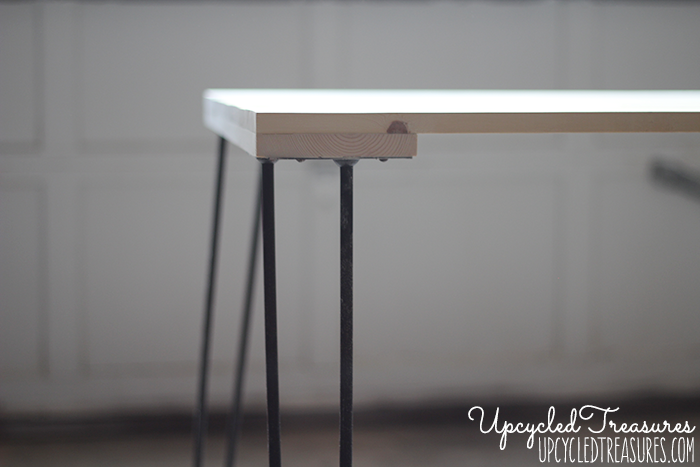 Take a look at this awesome DIY Rustic Industrial Desk using thrifted hairpin legs and upcycled pallet wood! UpcycledTreasures.com