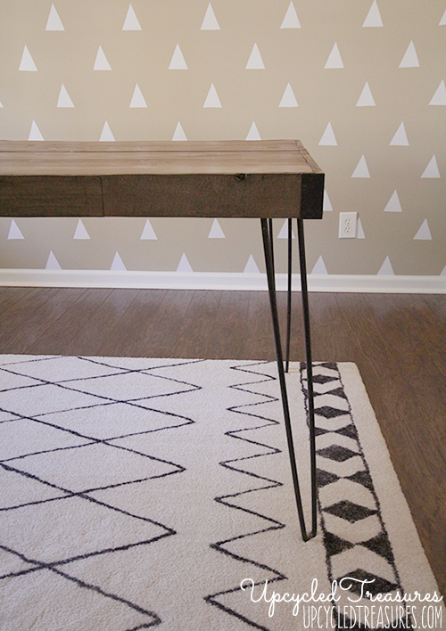 Take a look at this awesome DIY Rustic Industrial Desk using thrifted hairpin legs and upcycled pallet wood! UpcycledTreasures.com