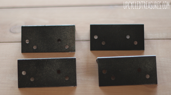 Take a look at this awesome DIY Rustic Industrial Desk using thrifted hairpin legs and upcycled pallet wood! UpcycledTreasures.com