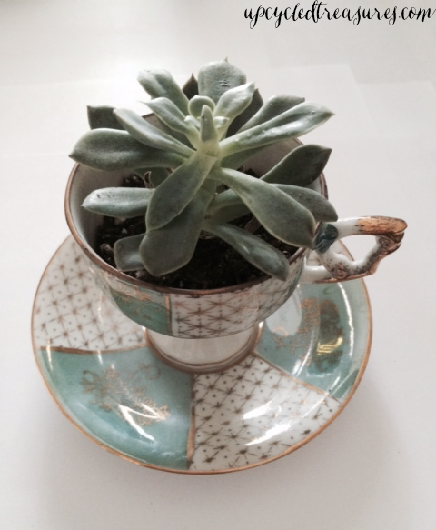 How to Create DIY Wall Art Using Waterlogue - See how you can create super easy wall art using the Waterlogue Phone App! UpcycledTreasures.com