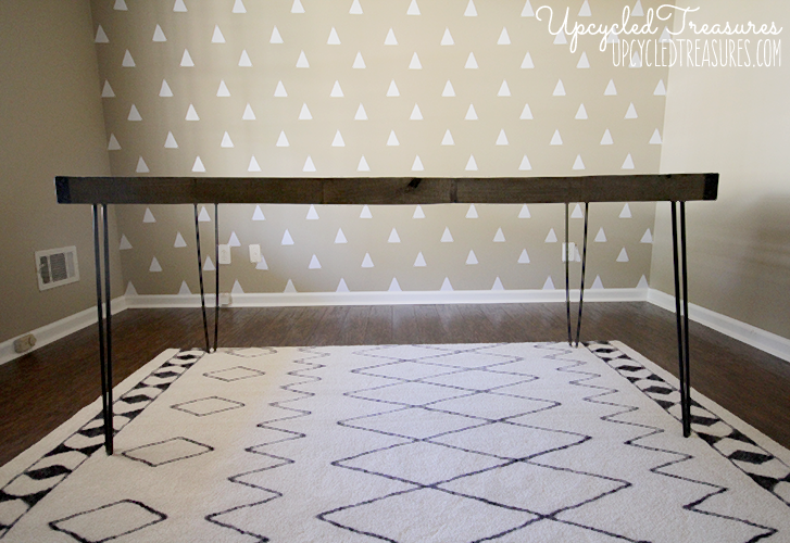 Take a look at this awesome DIY Rustic Industrial Desk using thrifted hairpin legs and upcycled pallet wood! UpcycledTreasures.com