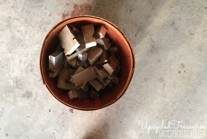 Take a look at this awesome DIY Rustic Industrial Desk using thrifted hairpin legs and upcycled pallet wood! UpcycledTreasures.com