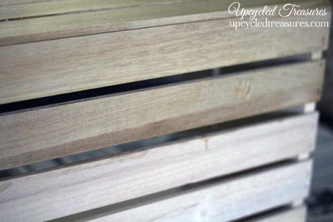 PINNING this for later! See how easy it is to make new wood look old by using household items to create a non-toxic homemade stain. upcycledtreasures.com