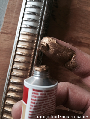 See how to update an old frame using gold Rub'n Buff. This is such an easy way to update an old {or new} art frame! See how to update an old frame using gold Rub'n Buff. This is such an easy way to update an old {or new} art frame!