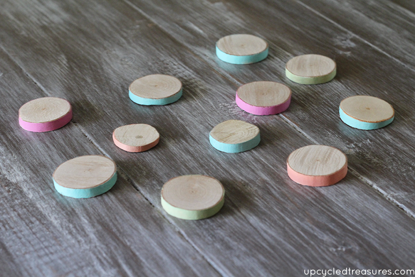 Forget those boring thumbtacks, use wood slices and paint the edges for a modern rustic look! Wood Slice Thumbtacks! MountainModernLife.com