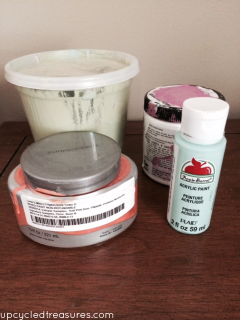 Forget those boring thumbtacks, use wood slices and paint the edges for a modern rustic look! Wood Slice Thumbtacks! MountainModernLife.com