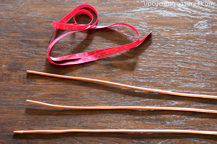 Love Hairpin Legs? I know I do! Check out this tutorial on how to make a Small Rustic Stool with DIY Hairpin Style Legs! MountainModernLife.com