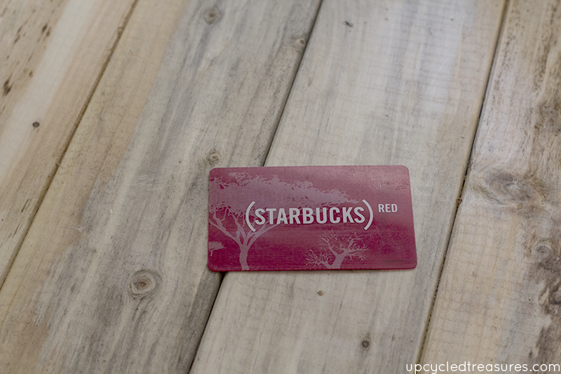 old-plastic-starbucks-card-for-diy-vase-makeover-upcycledtreasures