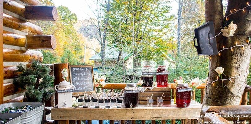 Looking to decorate the beverage containers for your wedding? Check out these amazing DIY Drink Tags + FREE Printable | MountainModernLife.com