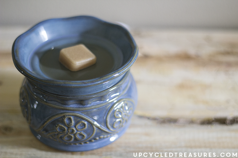 using-Glade-electric-wax-melt-warmer-cashmere-woods-wax-melt. Going to BlogHer Conference with glade! MountainModernLife.com