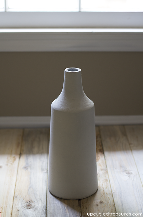 vase-painted-white-upcycledtreasures