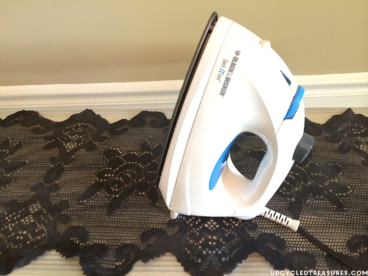 This is such a neat and fun idea! Take a look at how you can easily make lace curtains using upcycled table runners! MontainModernLife.com