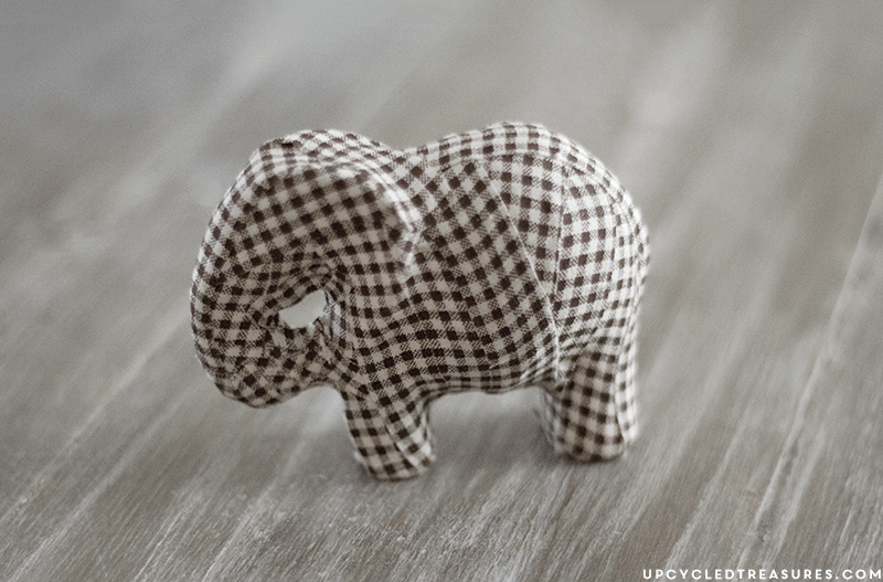 Create these adorable DIY fabric tape pumpkins by wrapping faux pumpkins with fabric tape! MountainModernLife.com