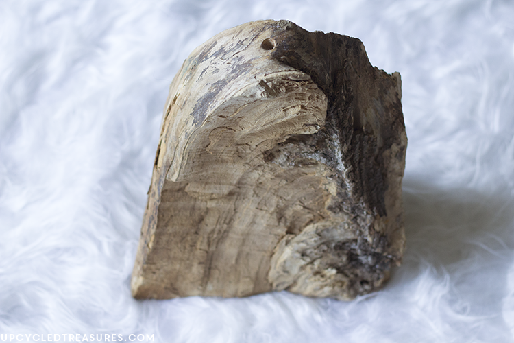Have a chunk of wood lying around? Check out how you can transform that salvaged piece of wood into a DIY Modern Rustic Wood Lamp! MountainModernLife.com