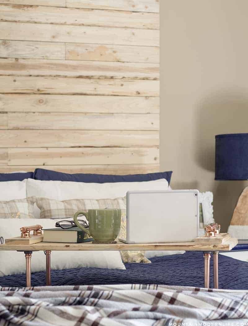 See how easy it is to create this rustic modern copper pipe tray, perfect for your laptop or breakfast in bed! MountainModernLife.com