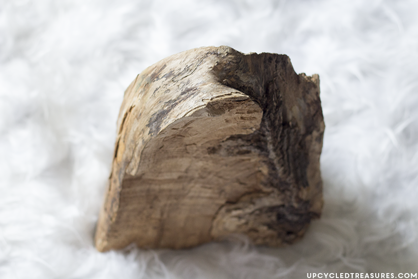 Have a chunk of wood lying around? Check out how you can transform that salvaged piece of wood into a DIY Modern Rustic Wood Lamp! MountainModernLife.com