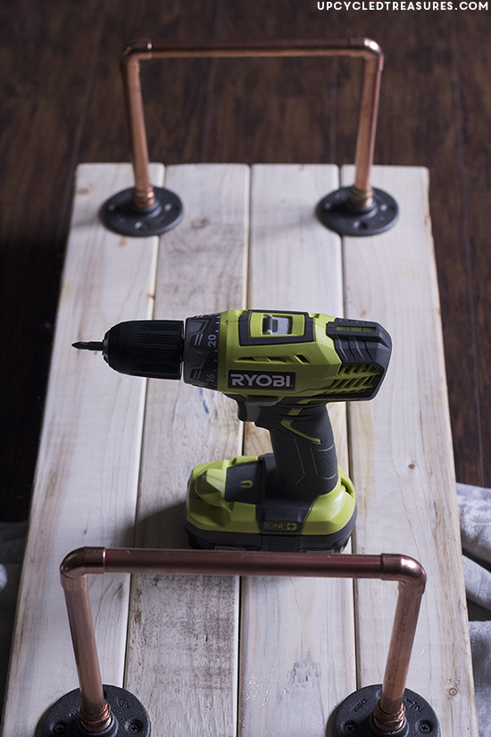 See how easy it is to create this rustic modern copper pipe tray, perfect for your laptop or breakfast in bed! MountainModernLife.com
