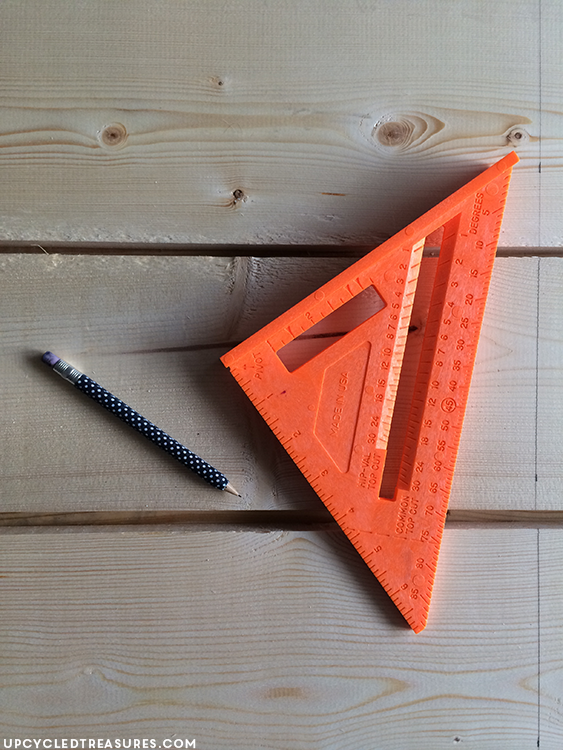 Need a new desk for your office? And do you want to make it? Take a look at this tutorial on how to build a Copper Pipe Desk! MountainModernLife.com